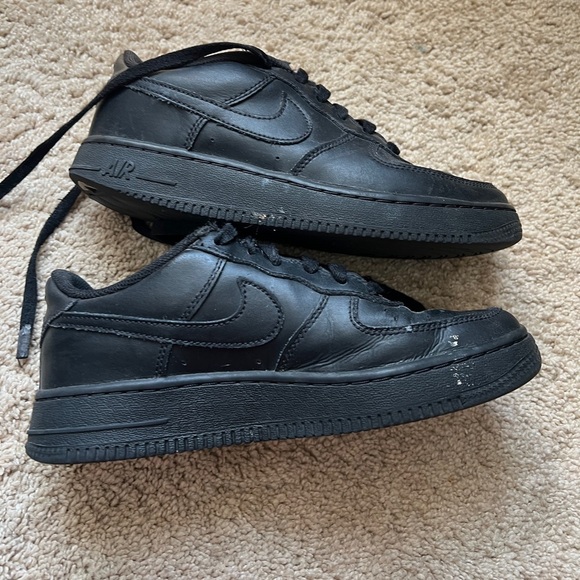 Nike Air Force One 1 LE Youth Boys Sneakers size 5.5 Black Lace up Low Hoops - Picture 8 of 10